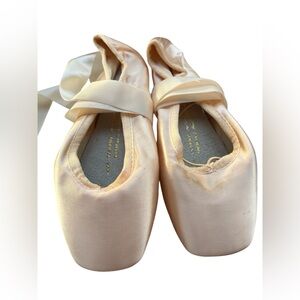 Bloch Pointe Shoes with Ribbons